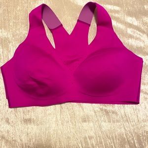 Brooks women’s sports bra - like new!